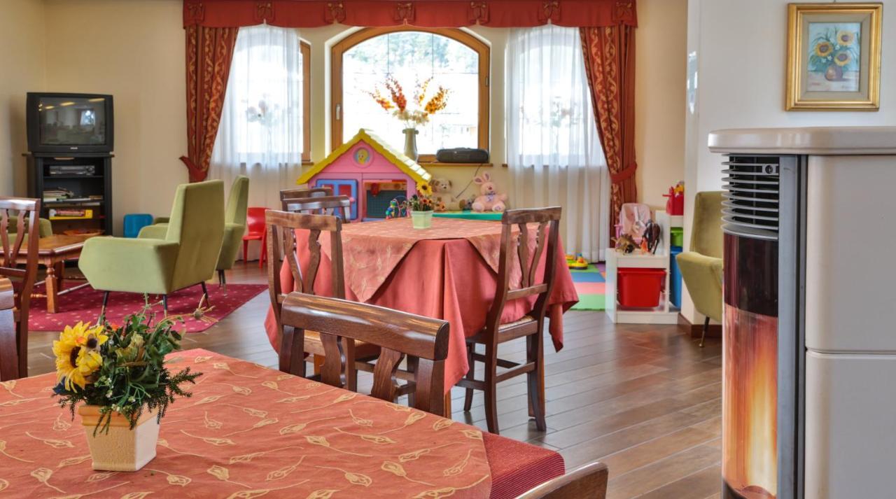פאי דלה פאגאנלה Hotel Fai מראה חיצוני תמונה