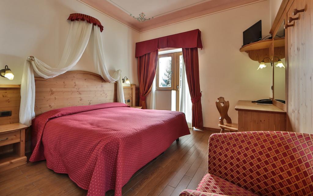 פאי דלה פאגאנלה Hotel Fai מראה חיצוני תמונה
