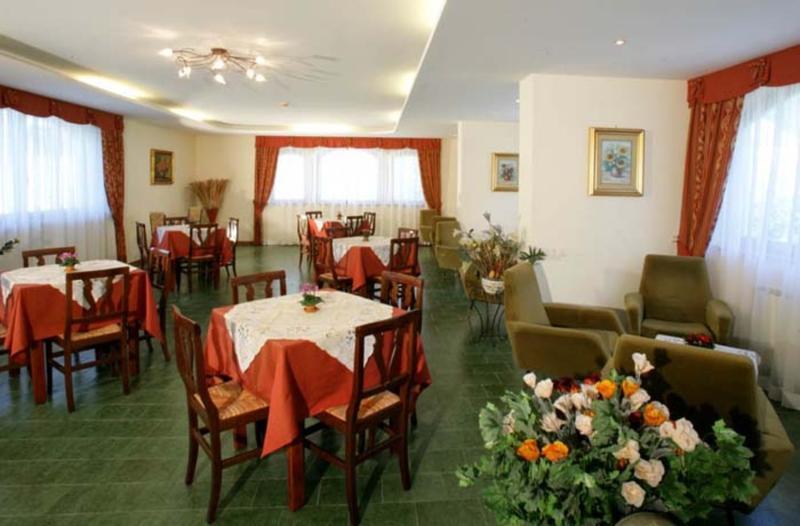 פאי דלה פאגאנלה Hotel Fai מראה חיצוני תמונה